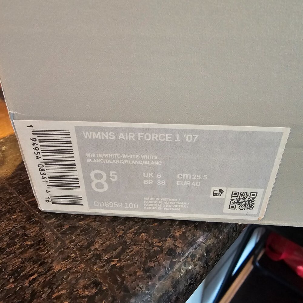 NIKE WOMENS AIR FORCE 1 '07 - Picture 4 of 4